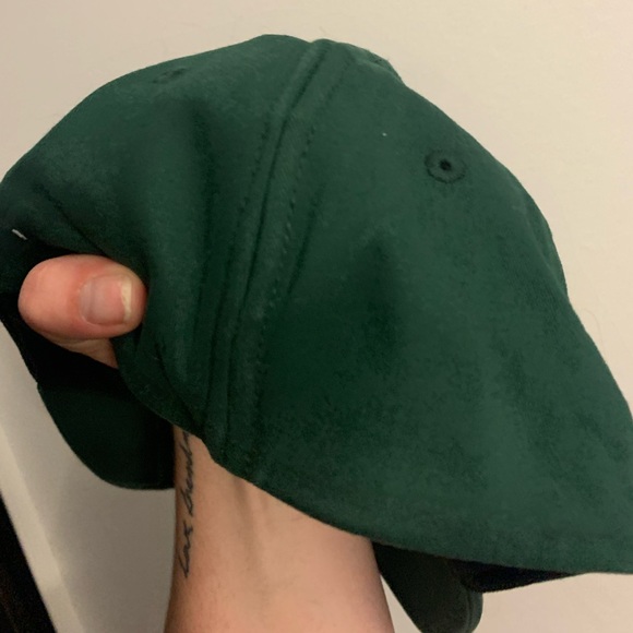 Ponyback magnetic closure hat - Picture 3 of 4